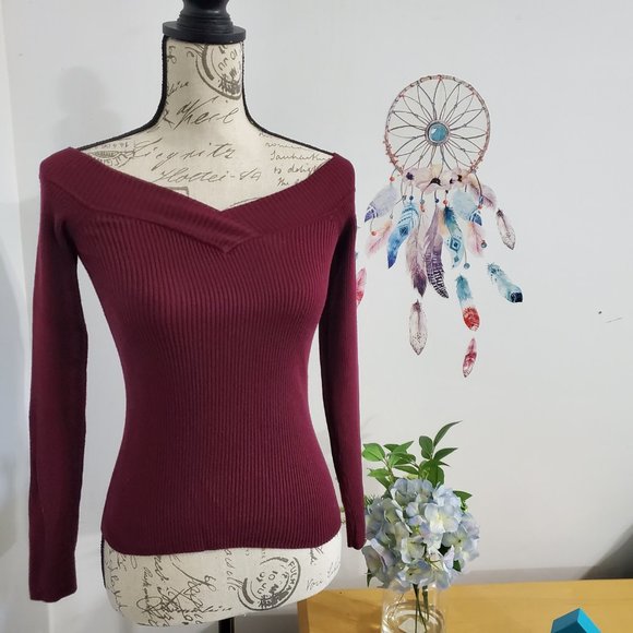 Rue21 Tops - Rue21 Burgundy long sleeve  knit sweater - M